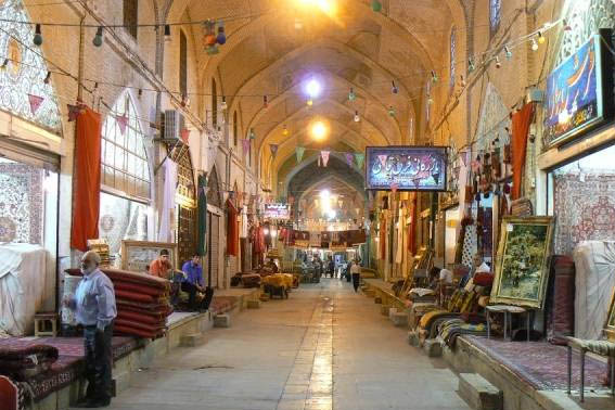 مرمت كامل كف بازار وكيل تا پايان سال